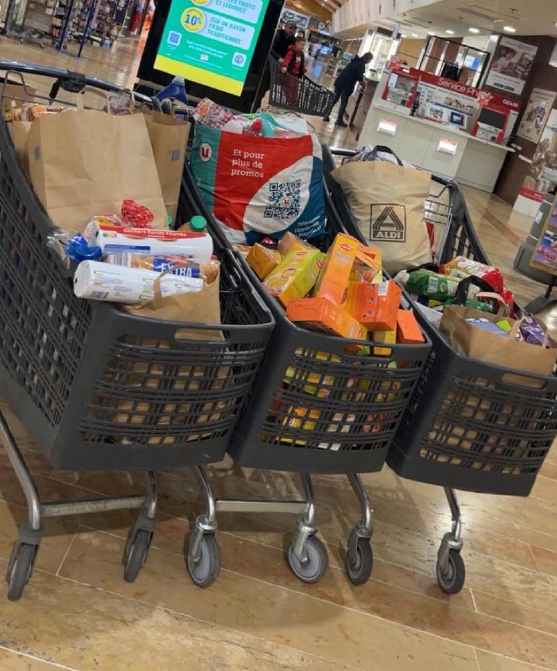 Collecte alimentaire au Leclerc du Luc